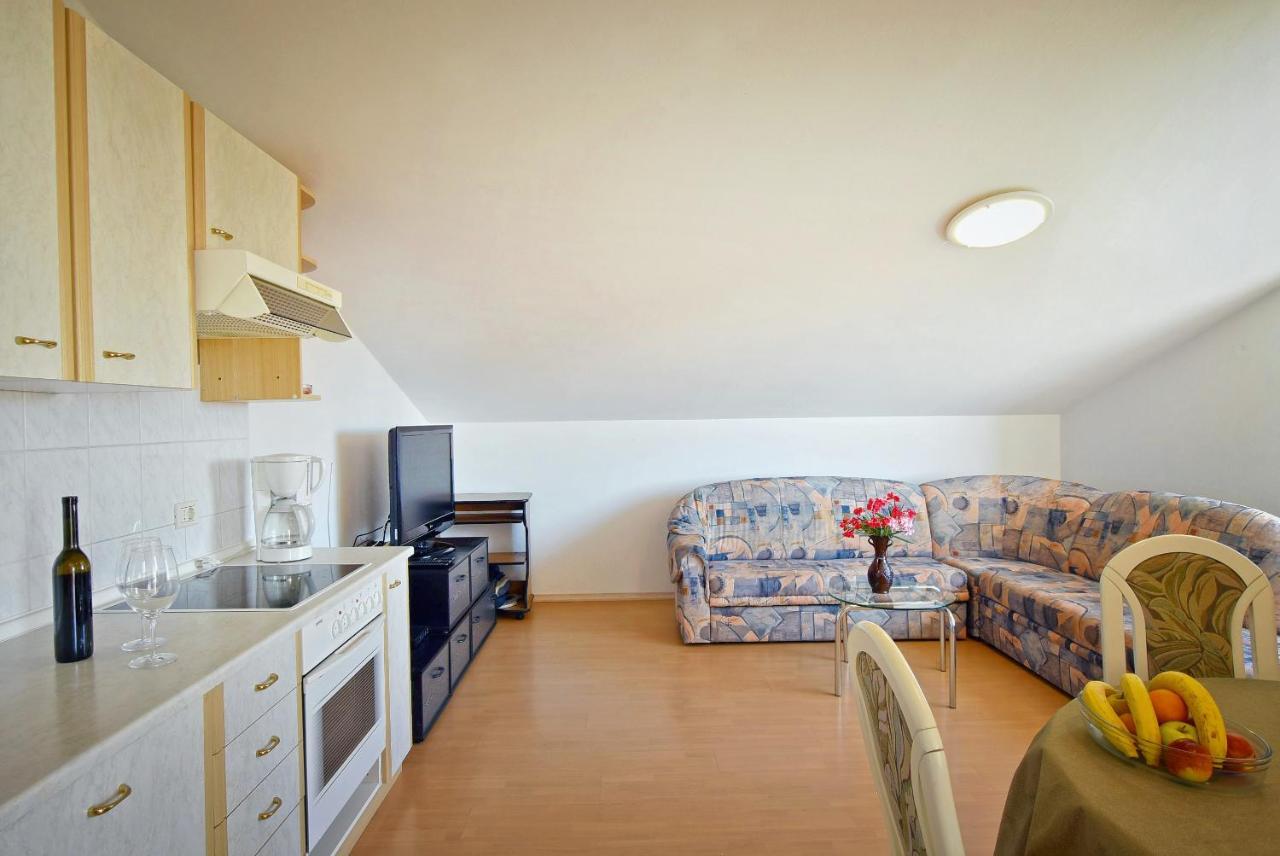Marinela Apartment *